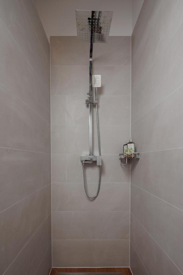 Terra 5 Deluxe Apartment On The Ground Floor With Private Parking Rijeka Exterior foto