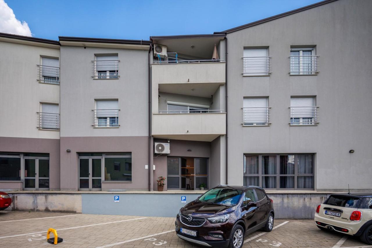 Terra 5 Deluxe Apartment On The Ground Floor With Private Parking Rijeka Exterior foto