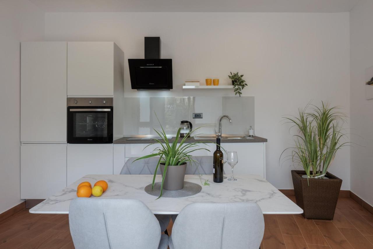 Terra 5 Deluxe Apartment On The Ground Floor With Private Parking Rijeka Exterior foto